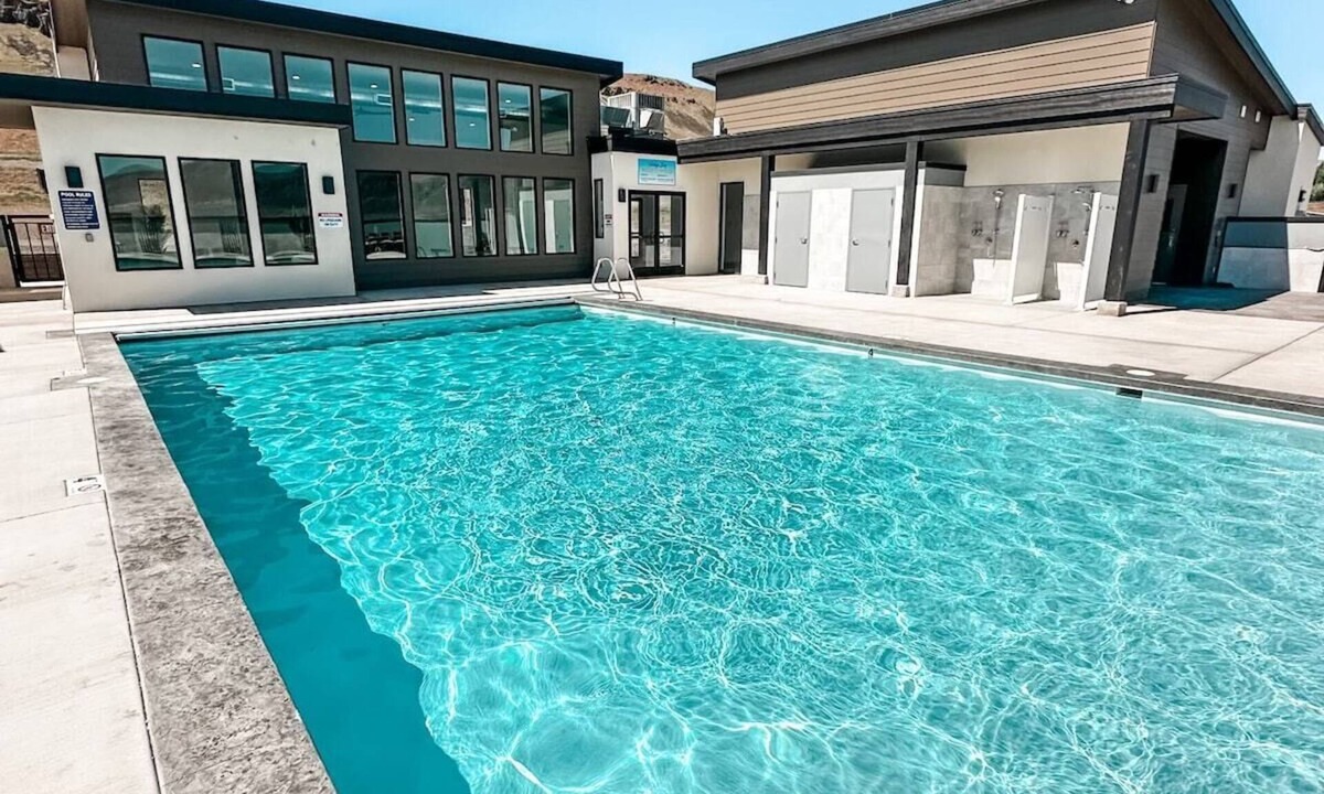 Sunland Estates House | Riverview Retreat · Riverview Retreat - Community Pool open!