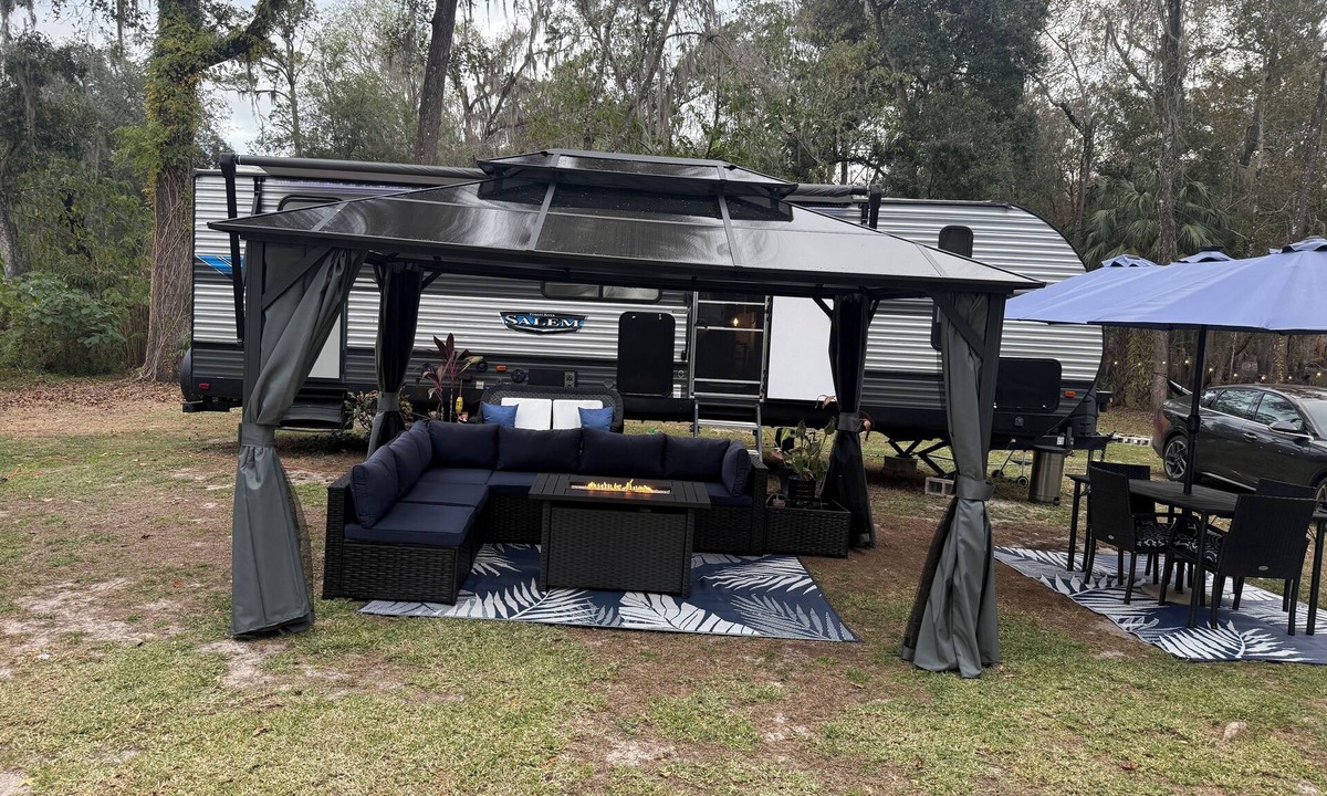 Nobleton House | Riverview RV weekend retreat