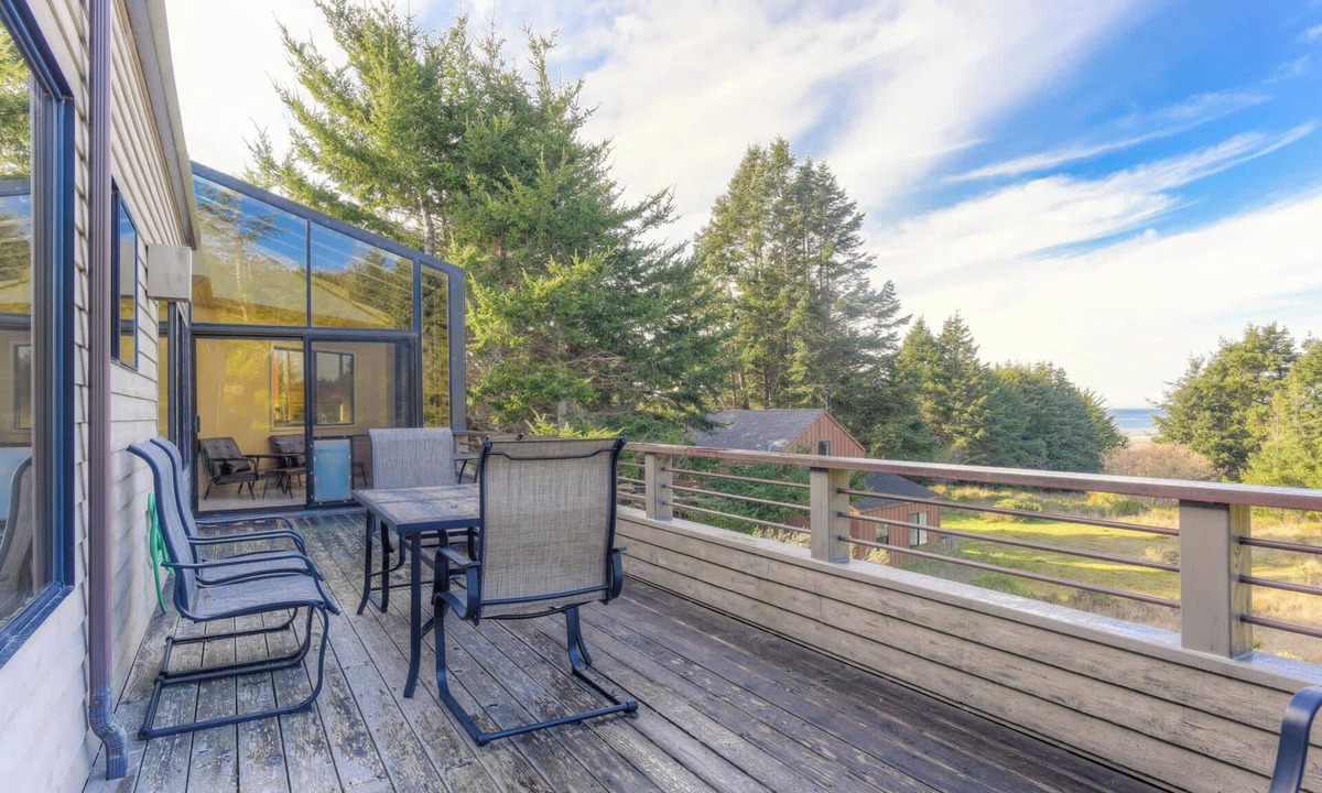 Sea Ranch House | Riverview | Sleeps 10!