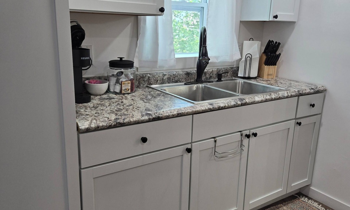 Mount Vernon Apartment | Riverview Studio Apartment. Weekly/Monthly Discounts! Wifi. Convenient Location.