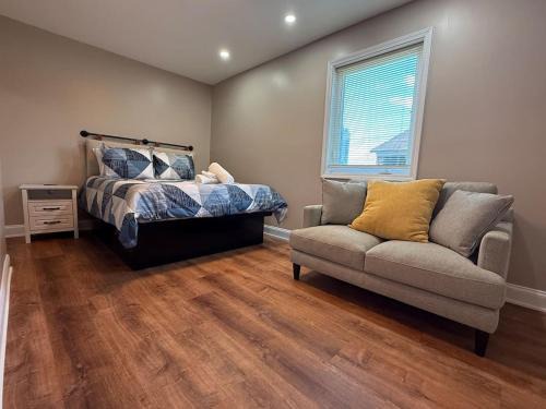 Downtown Niagara Falls House | Riverview Walk to Falls Newly Renovated 6 BDRMS