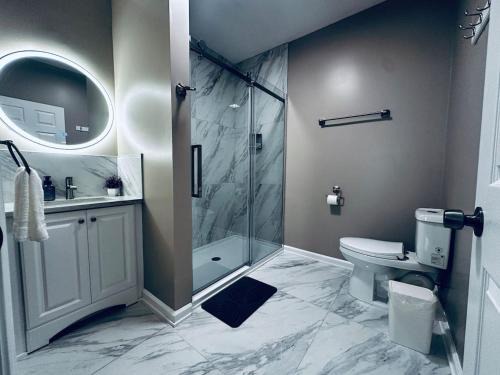 Downtown Niagara Falls House | Riverview Walk to Falls Newly Renovated 4 BDRMS