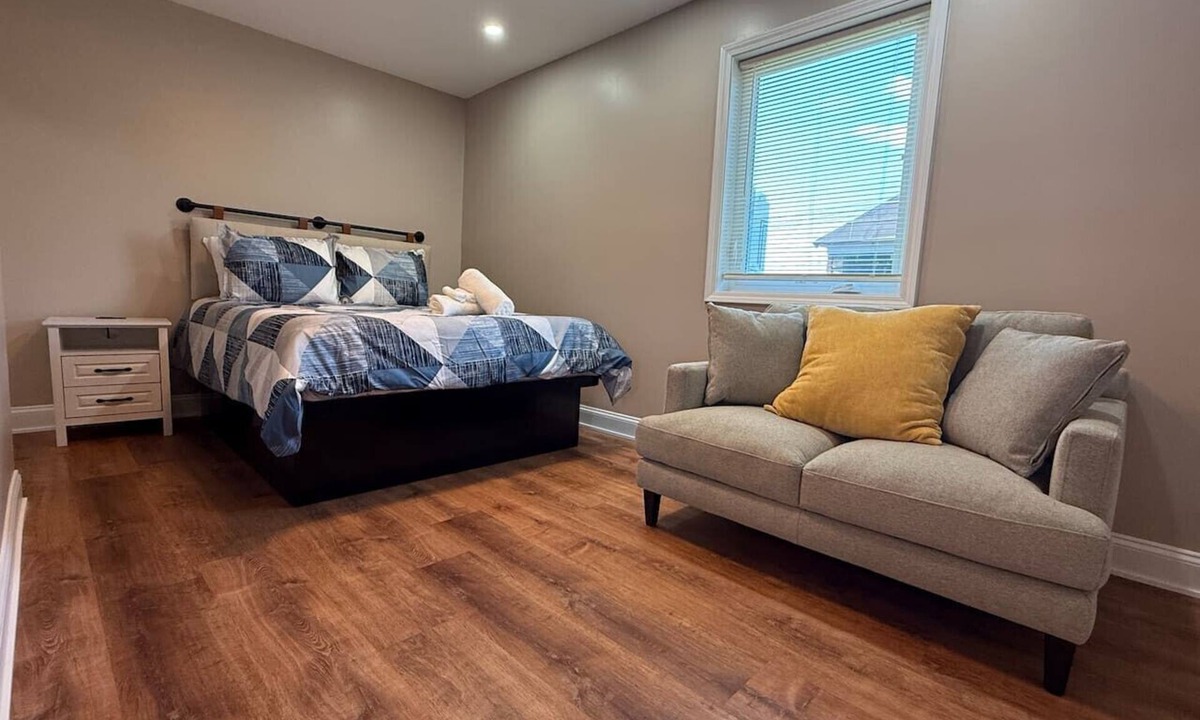 Downtown Niagara Falls House | *Riverview*Walk to Falls*Newly Renovated*6 BDRMS*