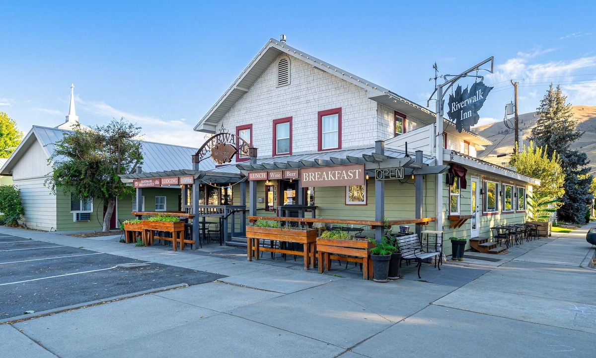 Chelan Hotel | Riverwalk Inn