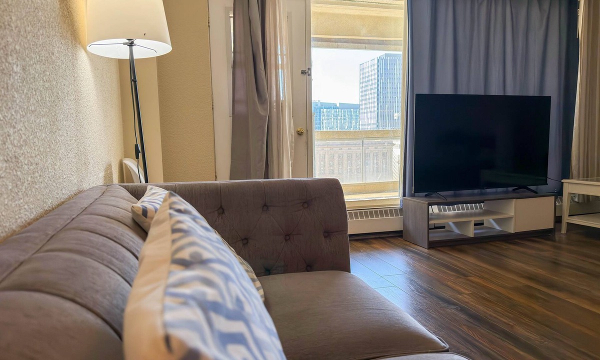 East Village Condo | Riverwalk Nest 5 M to Studio Bell + BathTub -W/D