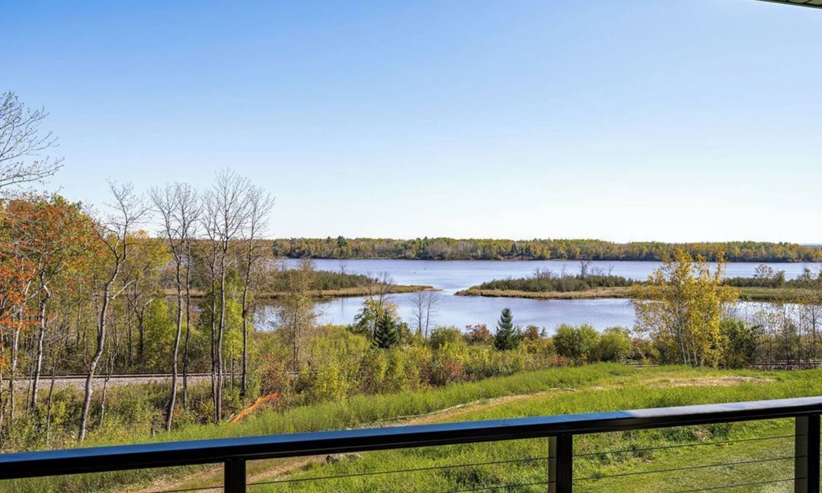 Riverside House | RiverWest Island View - Dog Friendly - Sauna - River View