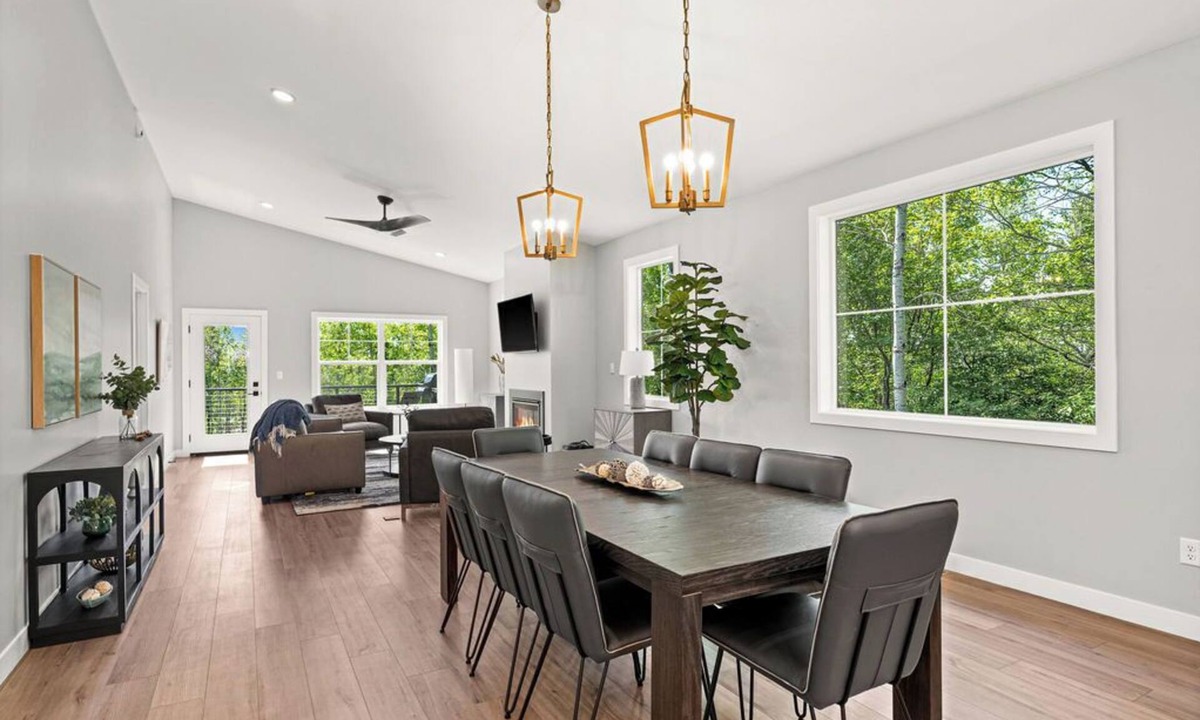 Riverside House | RiverWest Vista - Riverfront, Sauna, Dog Friendly