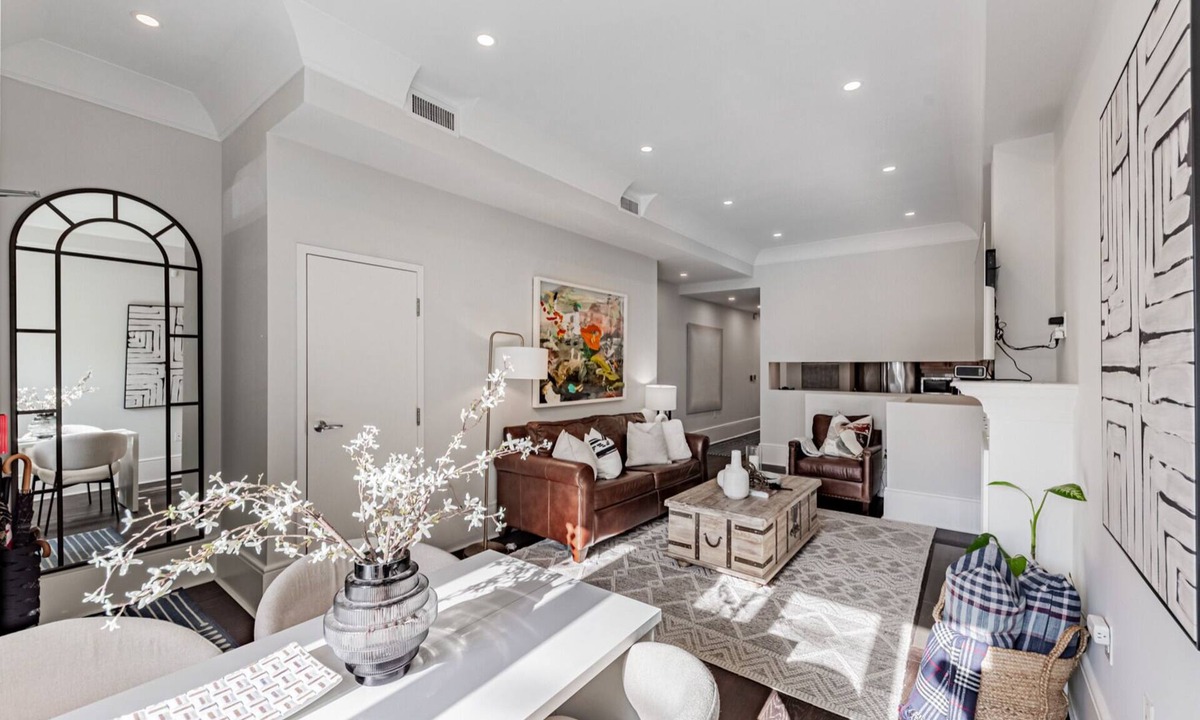 Midtown Toronto Apartment | Rivetstays - Designer Walk Suites