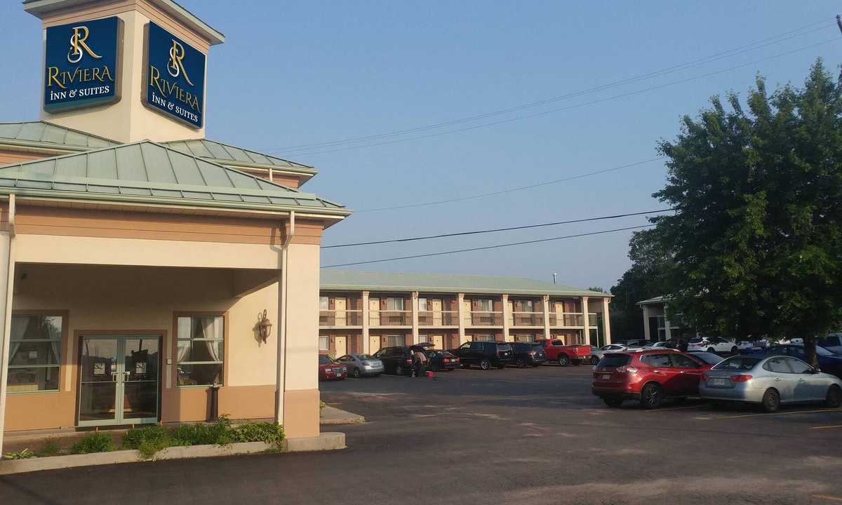 Gananoque Hotel | Riviera Inn and Suites 1000 Islands