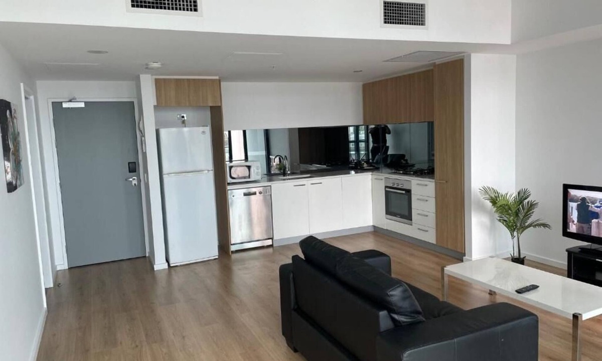 Adelaide Central Business District Apartment | RNR on Franklin-Apartment with Balcony