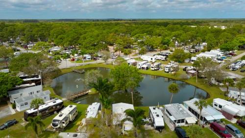 Fort Pierce Cabin | Road Runner Travel Resort