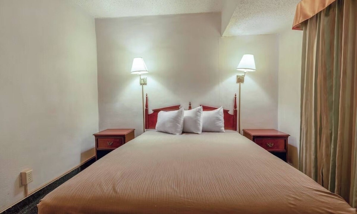 Allison Hotel | Road Trip Ready Room w/Free Parking & Easy Access to Interstate 40 Routes