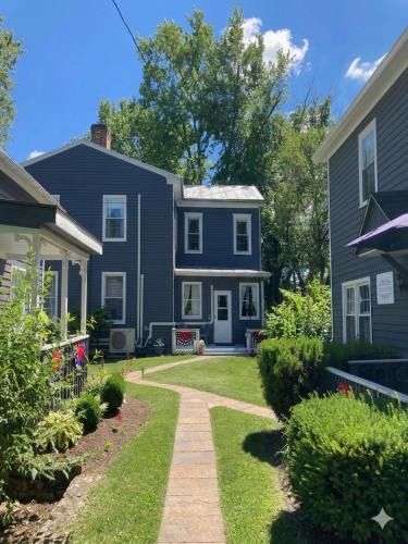 Mount Jackson House | Roadhaven1830