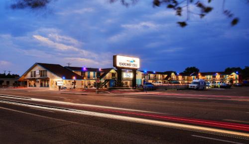 Tucumcari Hotel | Roadrunner Lodge Motel