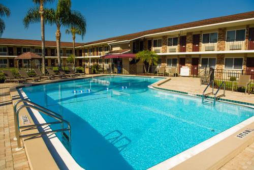 Downtown Zephyrhills Hotel | Roadstar Hotel Zephyrhills