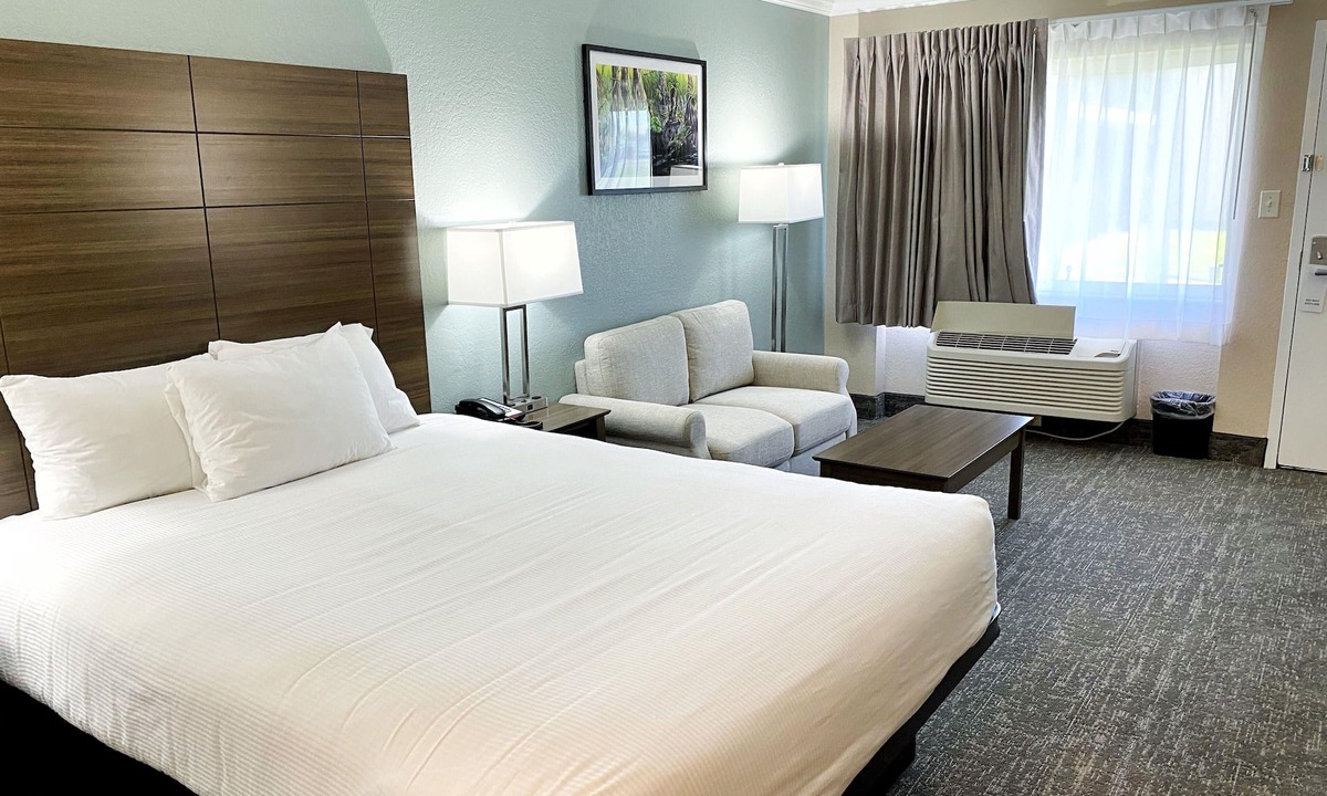 Downtown Zephyrhills Hotel | Roadstar Hotel Zephyrhills