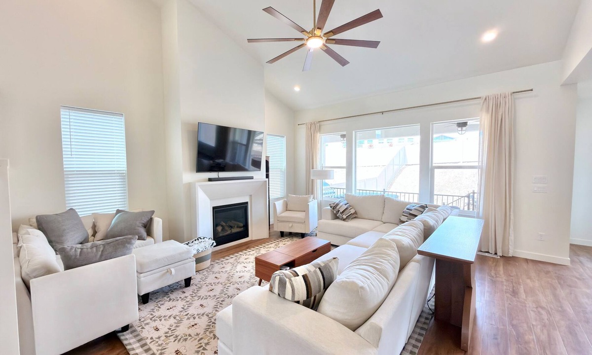 Mountain Green House | Roam Away From Home R4|Fire Pit |Office |Hot Tub