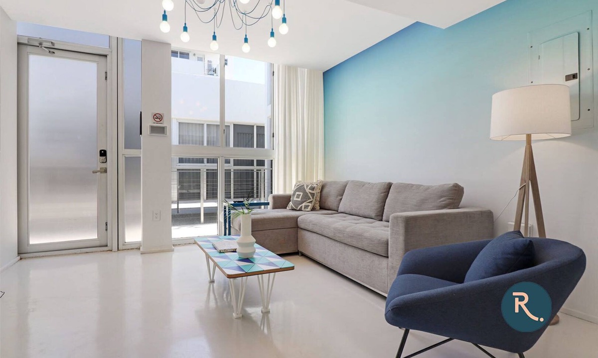 South Pointe Apartment | Roami at 250 Collins | 4 Bed | Pool - 2 units