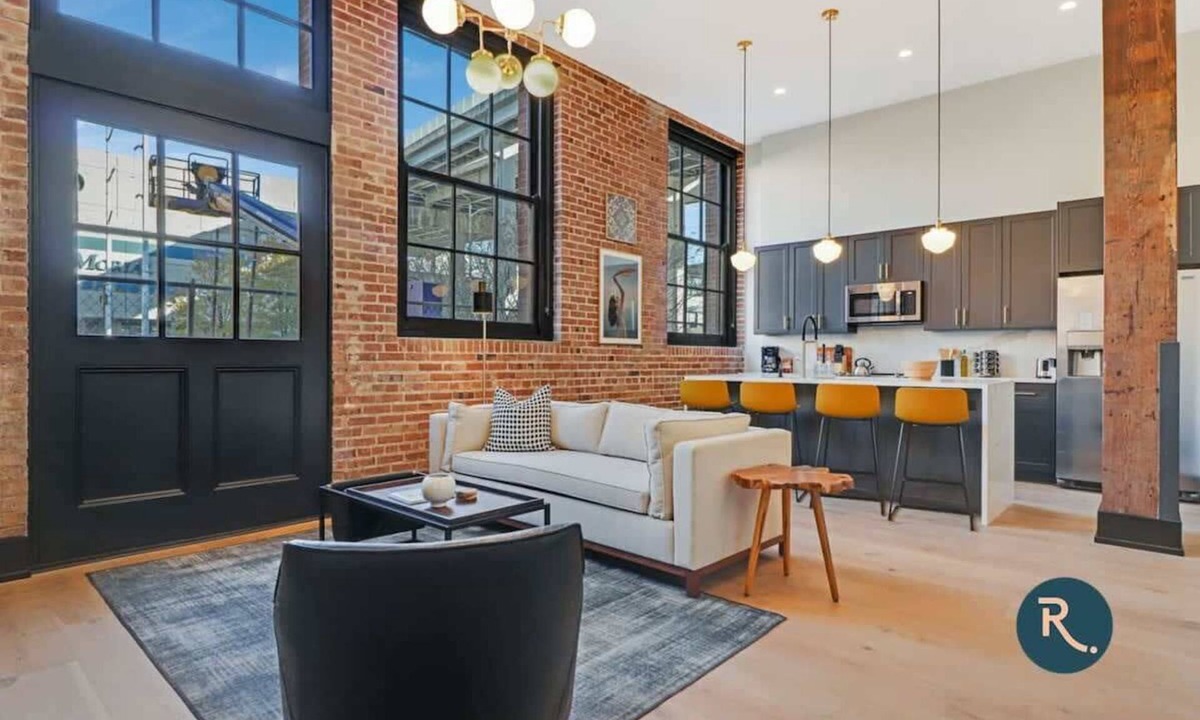 Arts/Warehouse District Apartment | Roami at Brassline Group Friendly