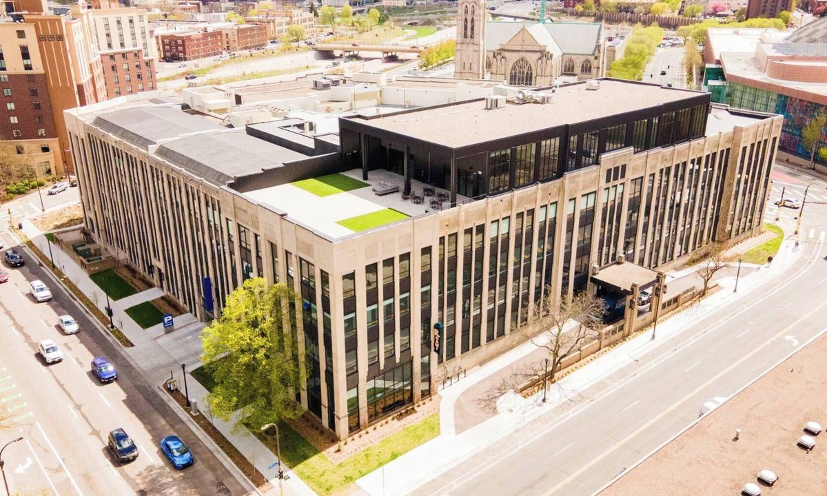 Downtown Minneapolis Apartment | Roami at Century Plaza