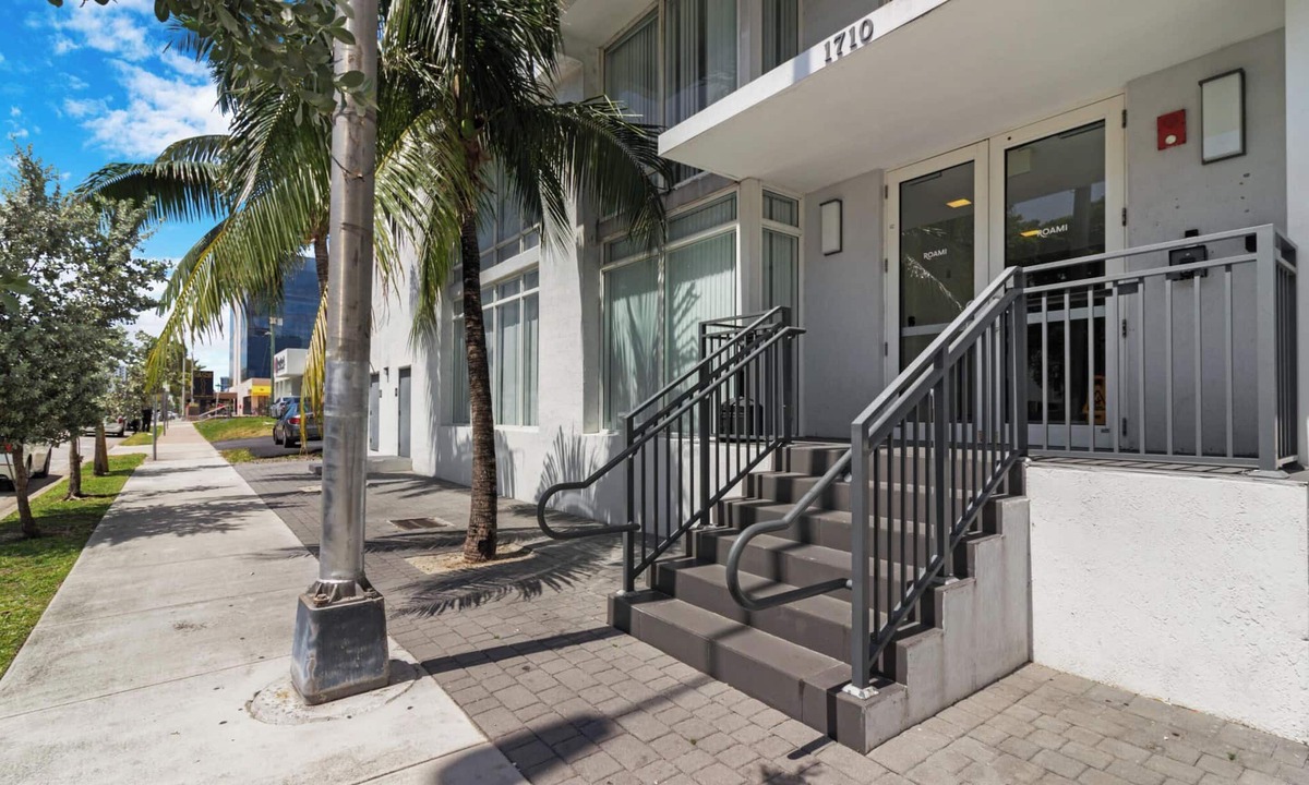 Coral Way Apartment | Roami at Grove 27