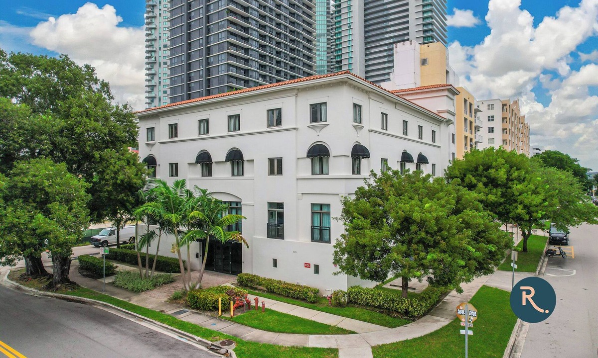 Midtown Apartment | Roami at The Palace