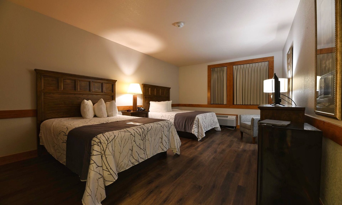 Cassville Hotel | Roaring River State Park
