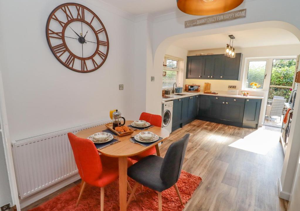 Adderbury House | Robellen Corner