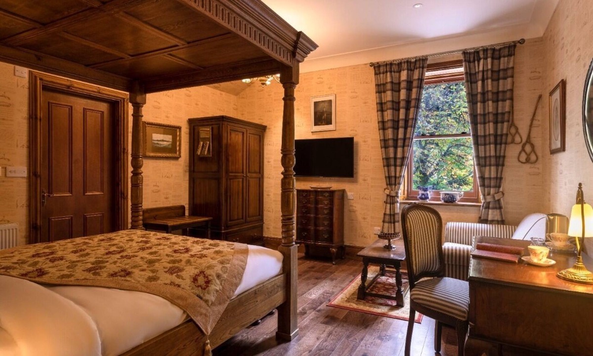 Letterfinlay Bed & Breakfast | Robert Burn Suite - A Four Poster Bed