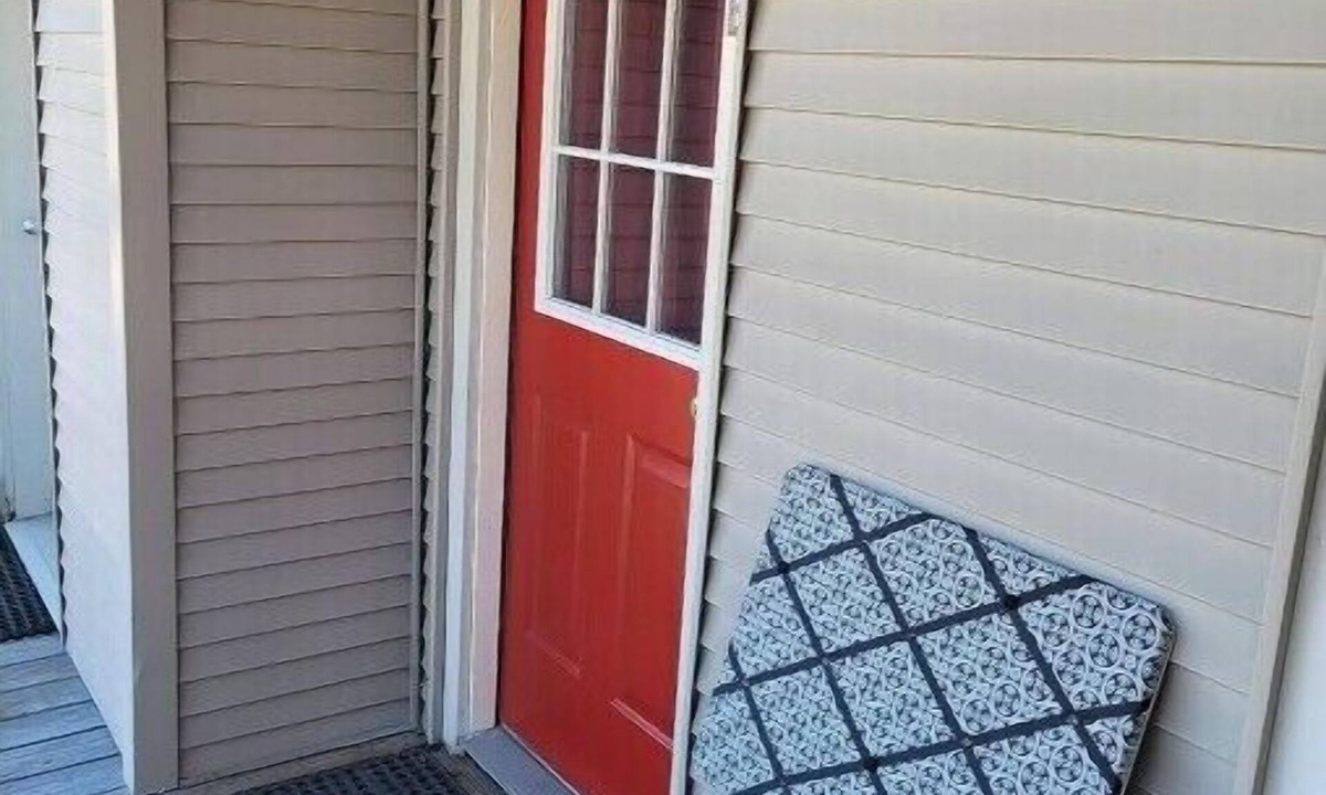 Rutland Apartment | Roberts ave. Immaculate Rental For Nurses Apt B