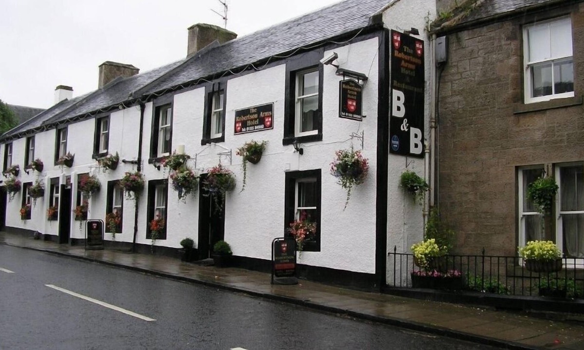 Lanark Hotel | Robertson Arms Hotel