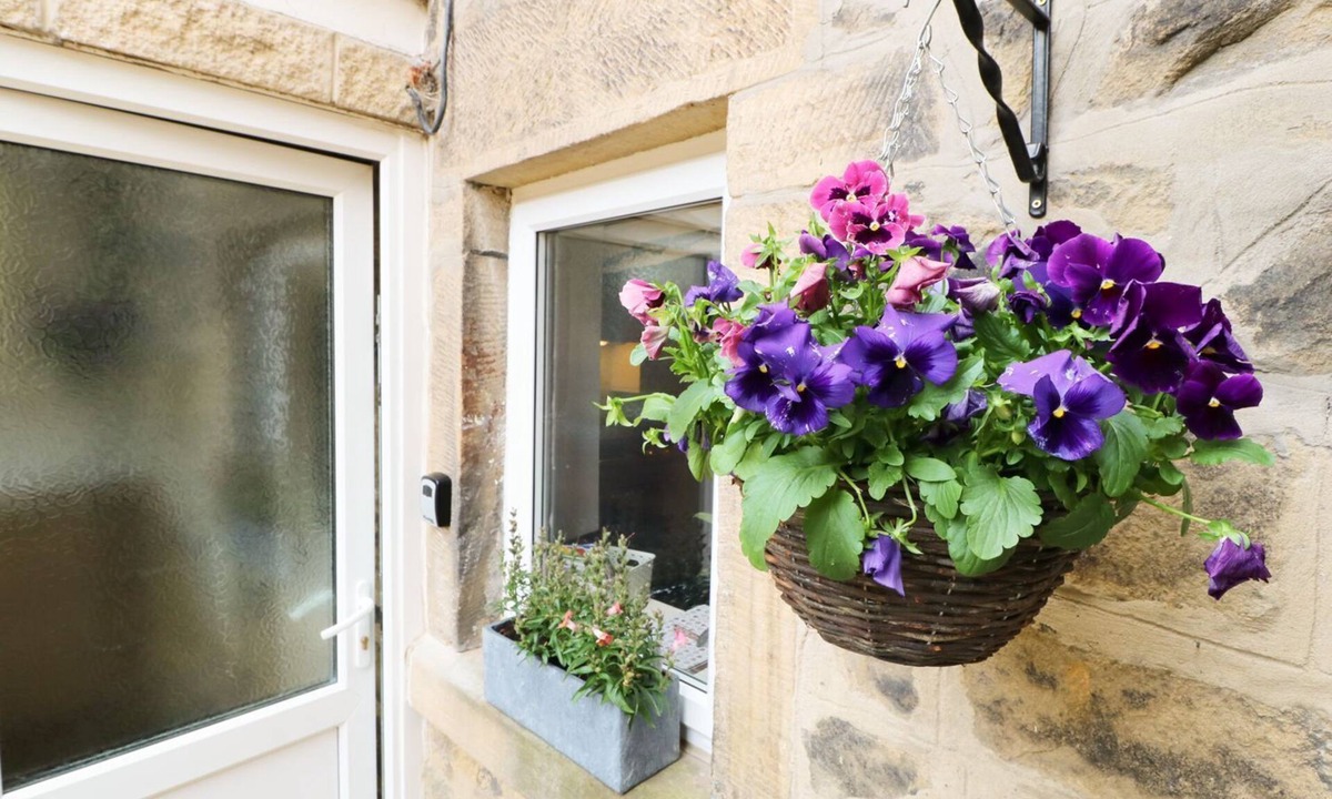 Beeley Cottage | Robin Cottage - 2 The Meadows