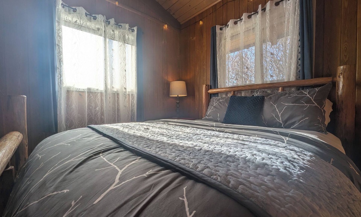 Grand Marais Hotel | Robin's Nest at Feather Nest Inn