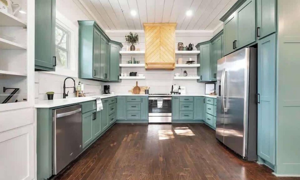 Waco House | Robinhood Lodge, Modern Family Getaway