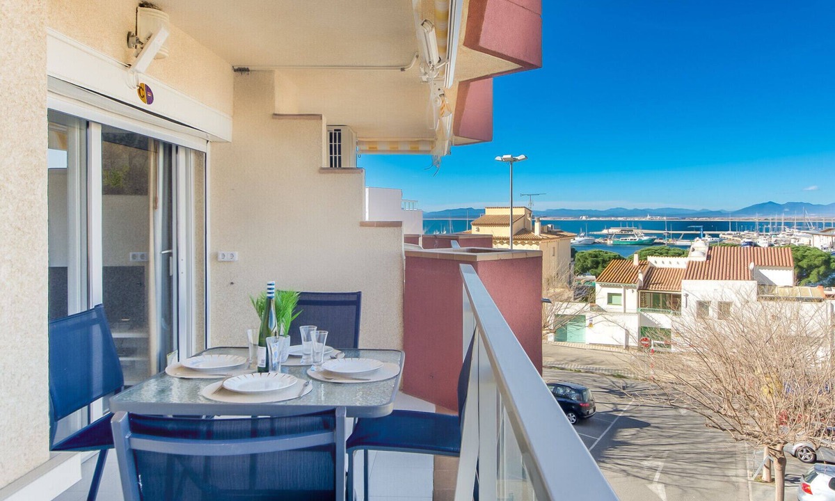 Roses Town Center Apartment | ROC MAR 7 2 B Roses
