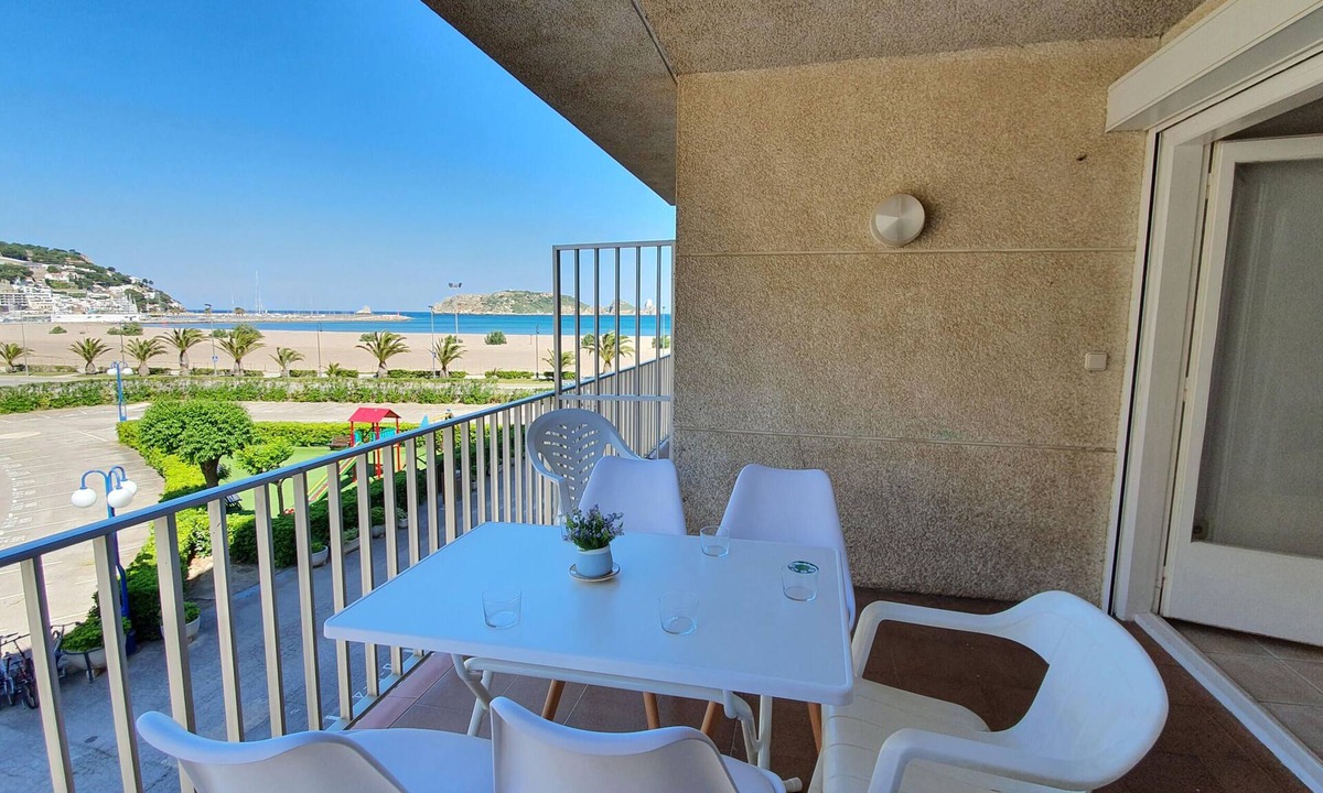 L'Estartit Apartment | Rocamaura I-C-2-2 Holidays with view to the Medas islands pool wifi