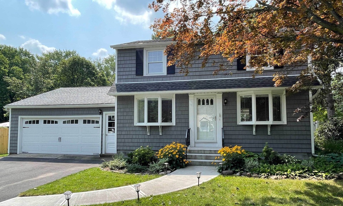 North Greece House | Rochester House w/Fire Pit, Grill & Patio!