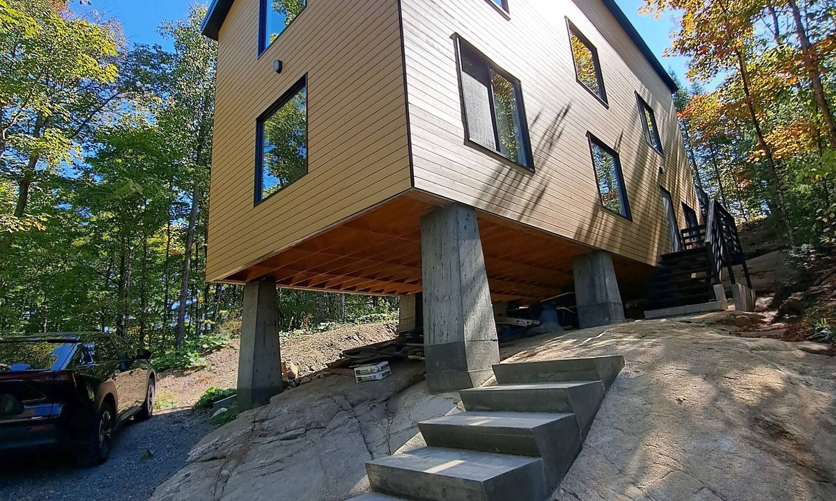 Harrington Ski Chalet | Rock House -Beautiful Architecture in the trees nestled between two lakes