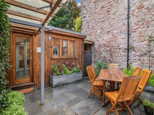 Wells House | Rock House