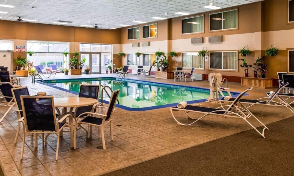 Marshalltown Hotel | Rock Island Inn & Suites Marshalltown