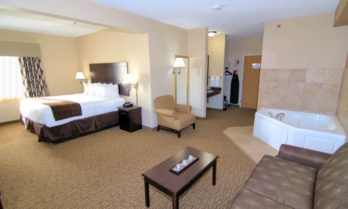 Atlantic Hotel | Rock Island Inn & Suites