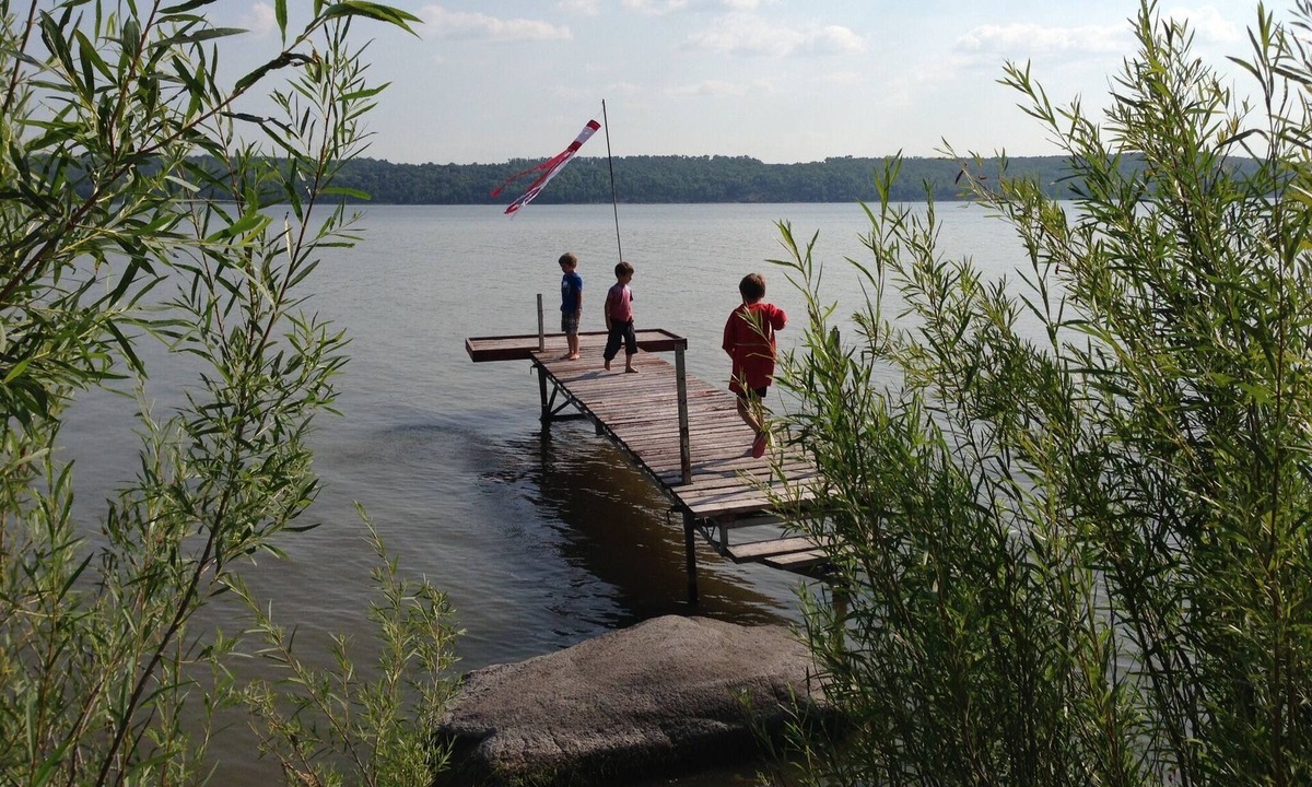 Pilot Mound House | Rock Lake Suite