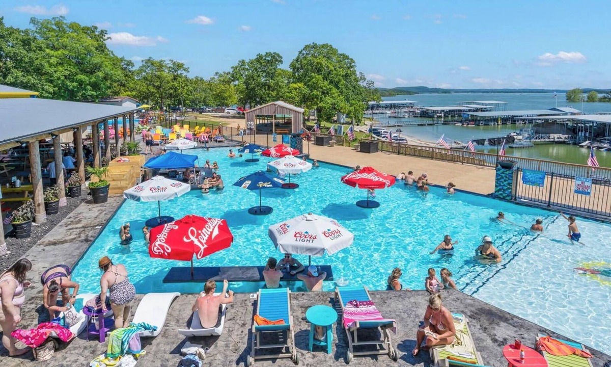 Indian Point Condo | ROCK LANE RESORT/WALK-IN/Sleeps 7/Lake View/Marina/2 mi from Silver Dollar City