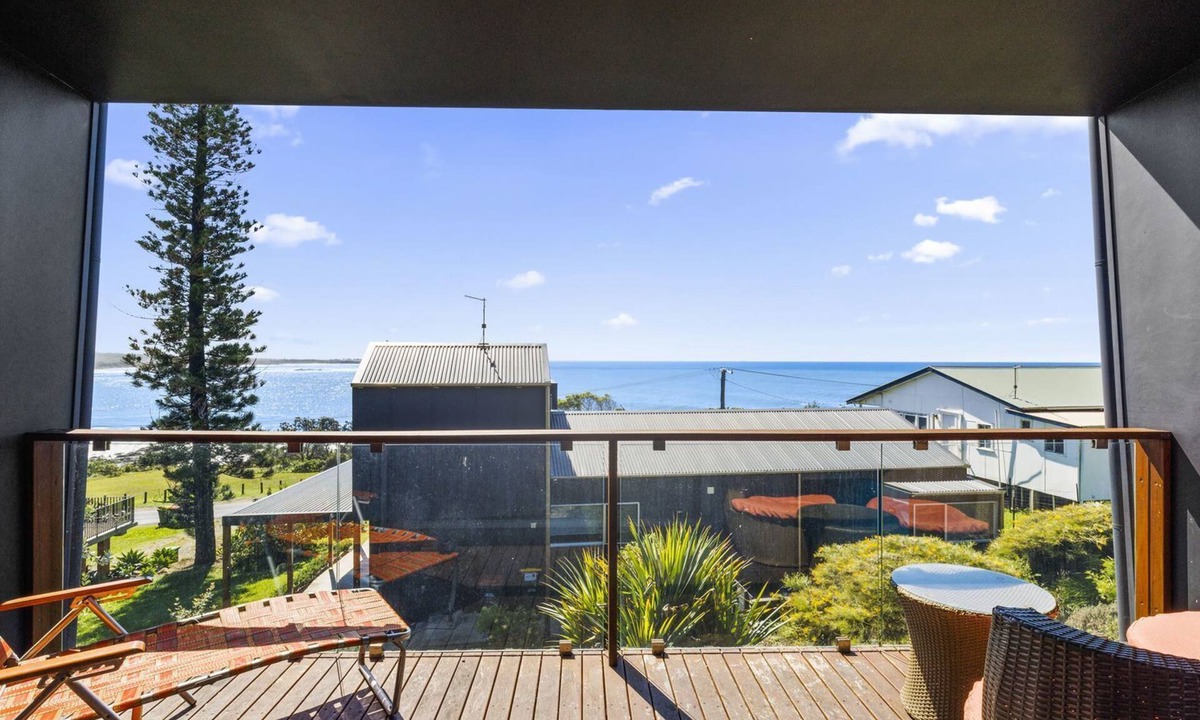 Woolgoolga House | Rock Ledge - Woolgoogla Headland