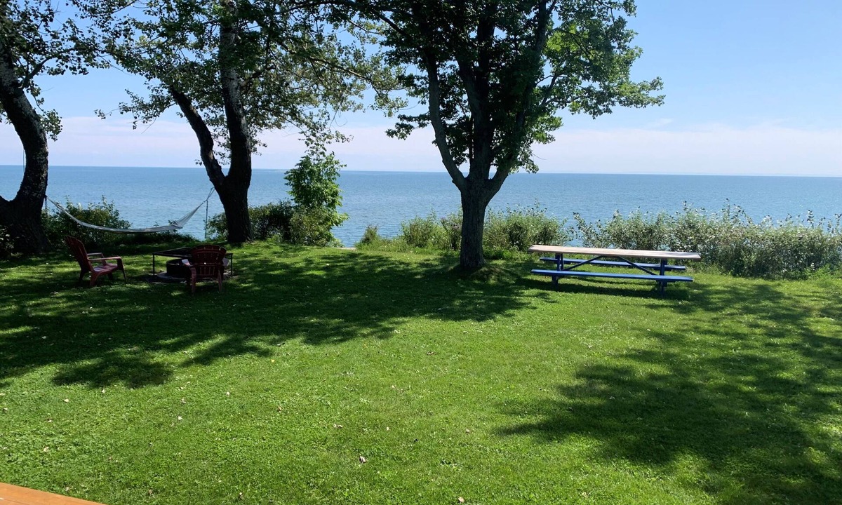 Dunnville Cottage | Rock Point Bay Retreat - Stunning Lake Erie Waterfront Cottage
