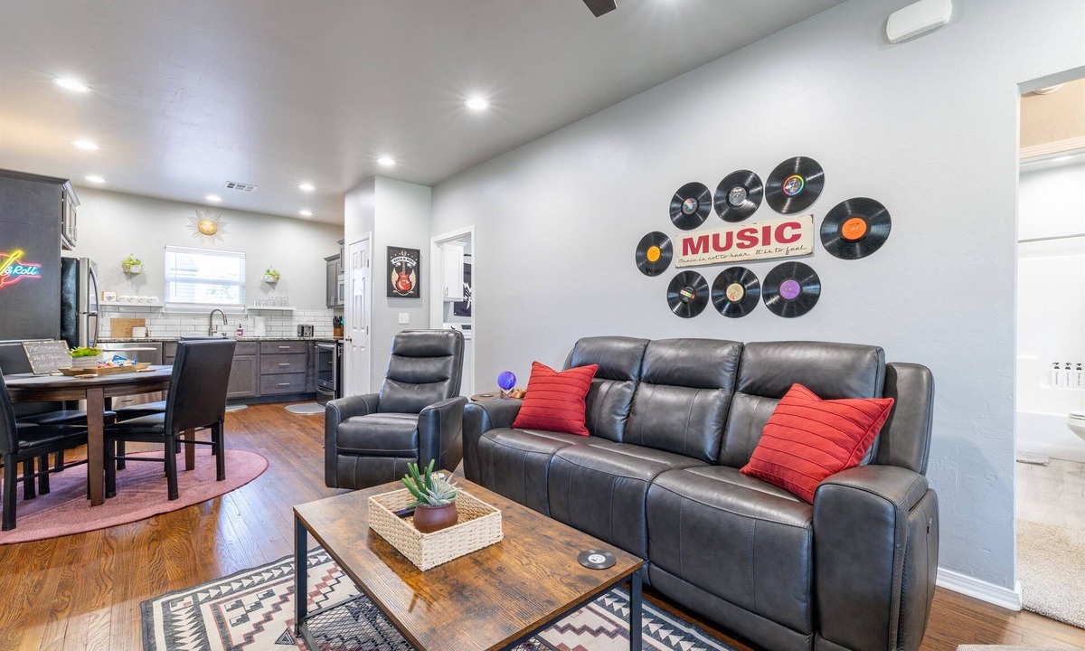Chickasha House | Rock & Roll Chickasha | Fiber | TV | W/D | Parking