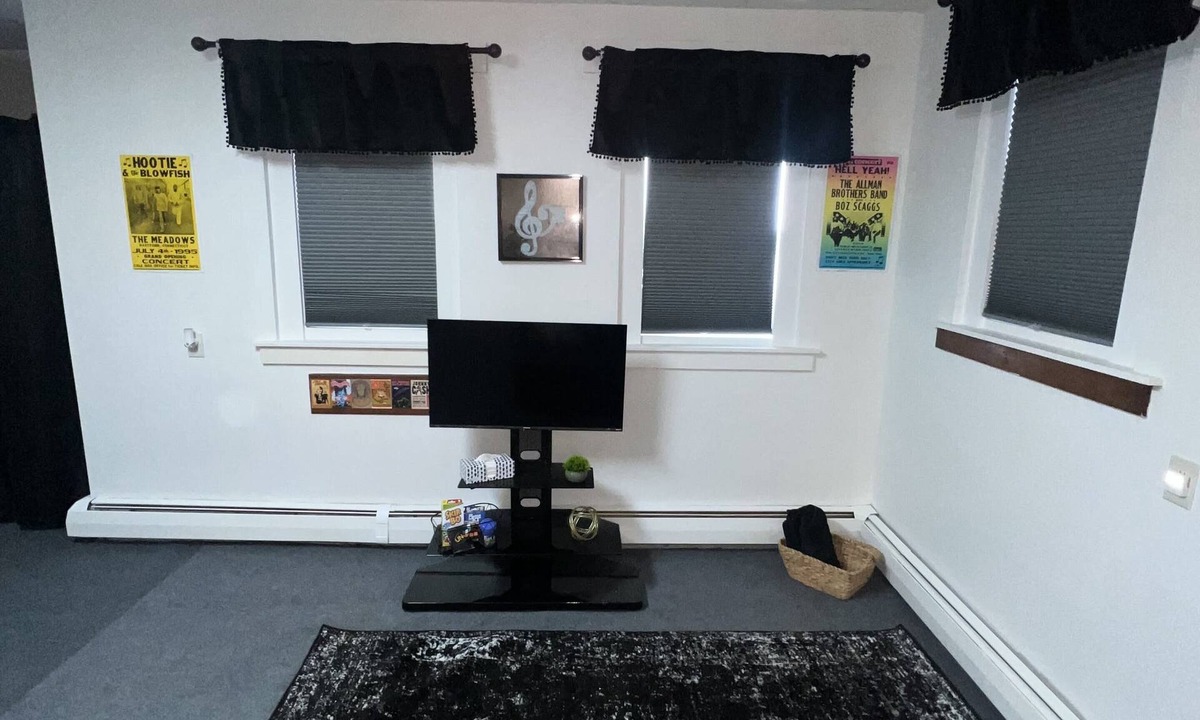 Shortsville Apartment | Rock & Roll into the Finger Lakes!