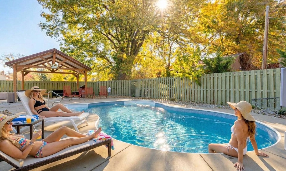 Utica House | Rock & Roll Riverhouse | Pool | Mins to Louisville