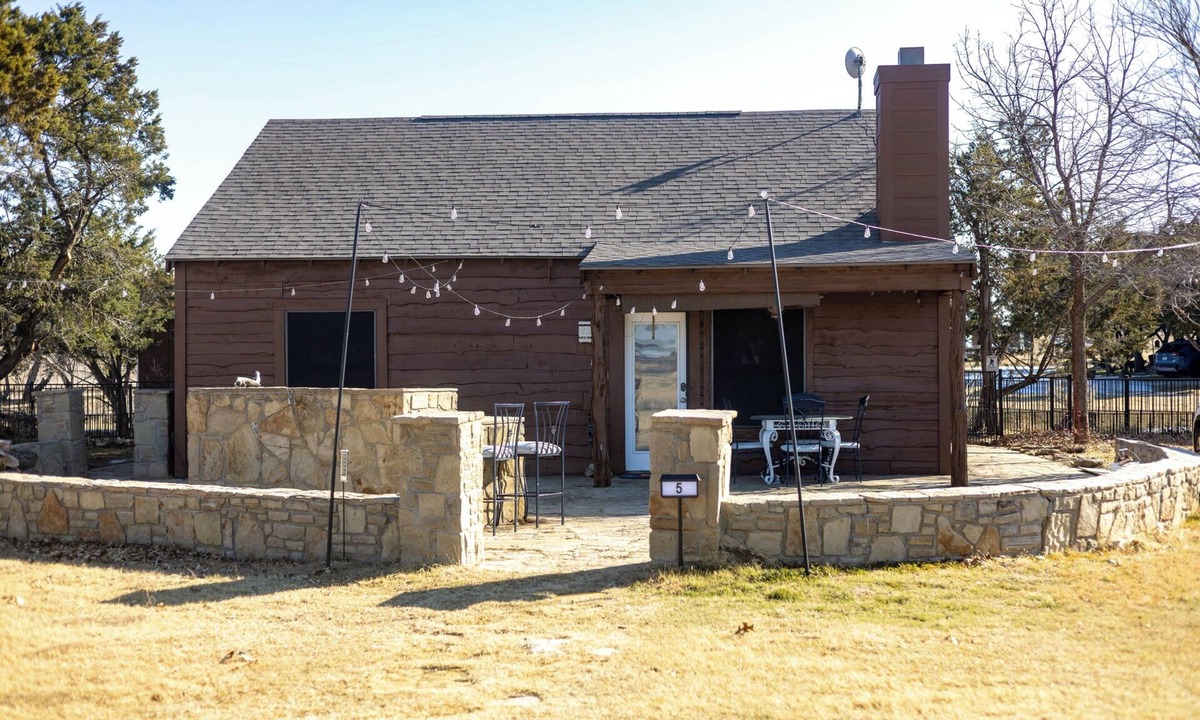 Palo Pinto County Cabin | Rocker B-Hell’s Gate-Cliffs + washer-dryer-Sportsman’s World-Bring Your Boat!