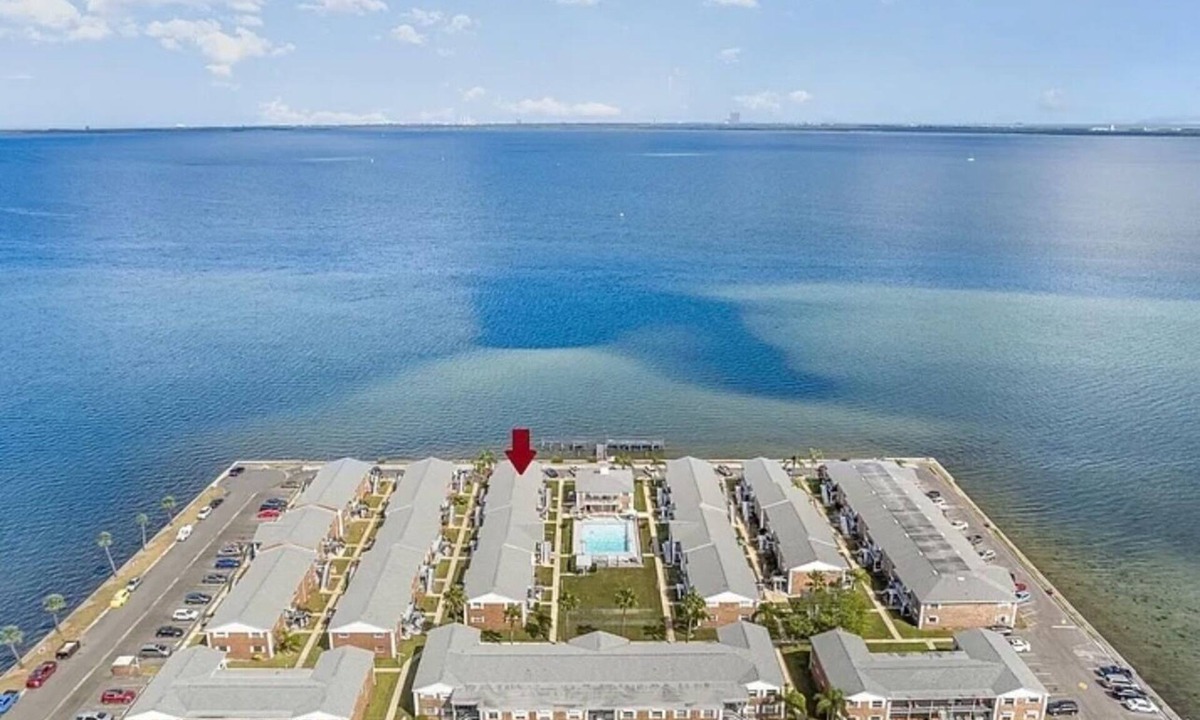 Titusville Condo | Rockets! Water! Just Breathe!